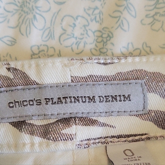 Chico's Women's Gray/white Zebra Animal Print Denim Pants Size 0 - Picture 2 of 6